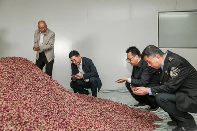 立足资源优势 打造特色品牌——关于发展甘肃苦水玫瑰系列化妆品产业的思考